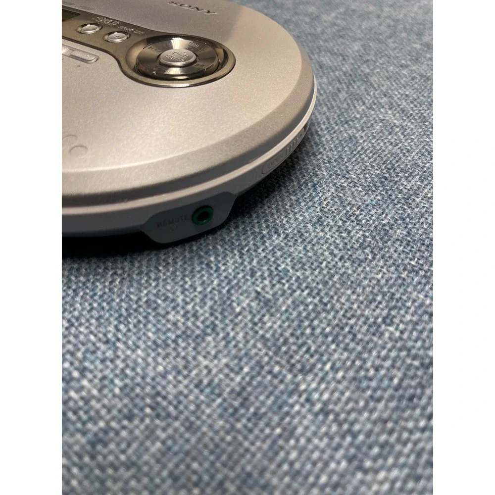 Sony CD Walkman D-NF340 Portable MP3 CD Player FM Radio G-Protection Silver